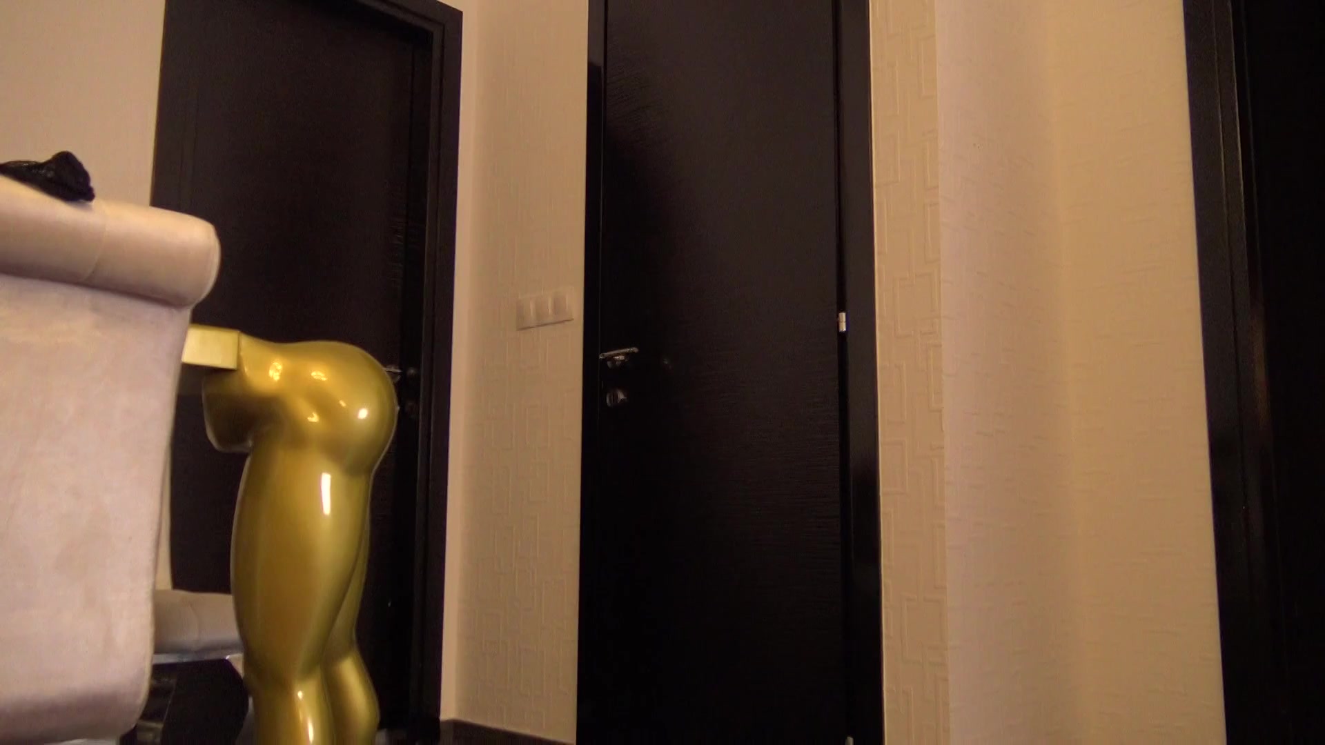 Amateur tattooed domina, Amy brings her slave to piss in his mouth